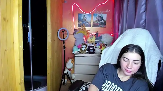 Fiery Brunette  online show from 12, 4, 2026