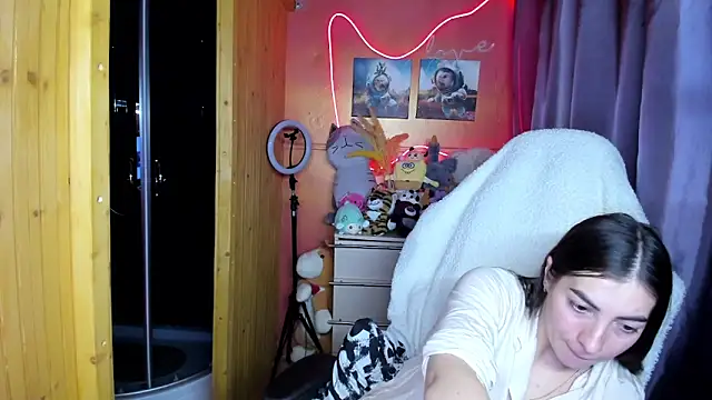 Fiery Brunette  online show from 24, 4, 2026