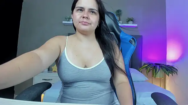 Snapshot of ayla13_ chatting on 2, 7, 2026 ayla13 online show from 2, 7, 2026