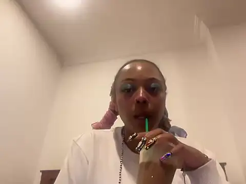 ChocolateCakeQueen online show from 21, 11, 2025