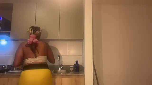 ChocolateCakeQueen online show from 17, 12, 2025