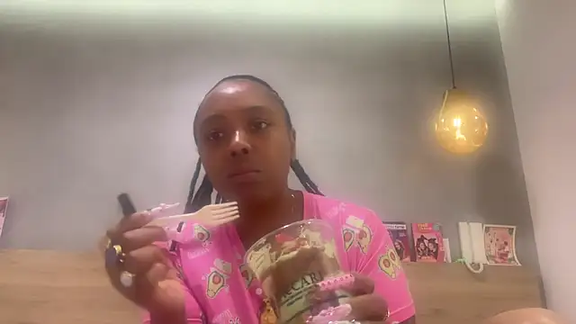 Snapshot of ChocolateCakeQueen chatting on 15, 5, 2026 ChocolateCakeQueen online show from 15, 5, 2026