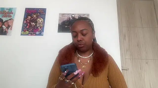 Snapshot of ChocolateCakeQueen chatting on 17, 5, 2026 ChocolateCakeQueen online show from 17, 5, 2026