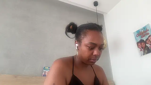 Snapshot of ChocolateCakeQueen chatting on 25, 6, 2026 ChocolateCakeQueen online show from 25, 6, 2026