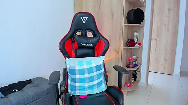  amanda seyfried19 online show from 4, 2, 2026