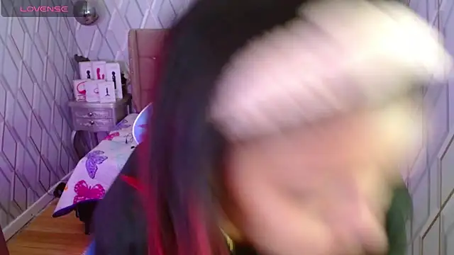 NicolleTaylor online show from 13, 2, 2025