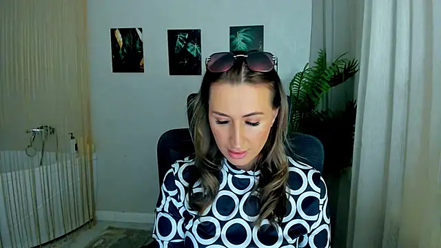 Snapshot of PassionGlow chatting on 2, 5, 2026 PassionGlow online show from 2, 5, 2026