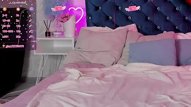 Snapshot of RachelCart chatting on 5, 2, 2025 RachelCart online show from 5, 2, 2025