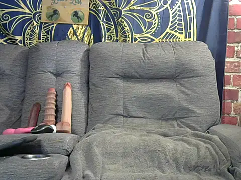 lovely lola1111 online show from 10, 4, 2026