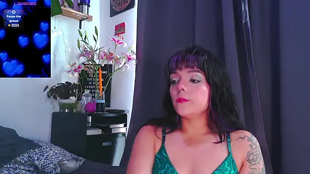 Snapshot of purple_em69 chatting on 30, 12, 2024 purple em69 online show from 30, 12, 2024