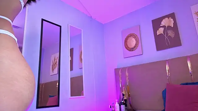 Snapshot of sarah_cruzz_ chatting on 14, 12, 2025 sarah cruzz online show from 14, 12, 2025