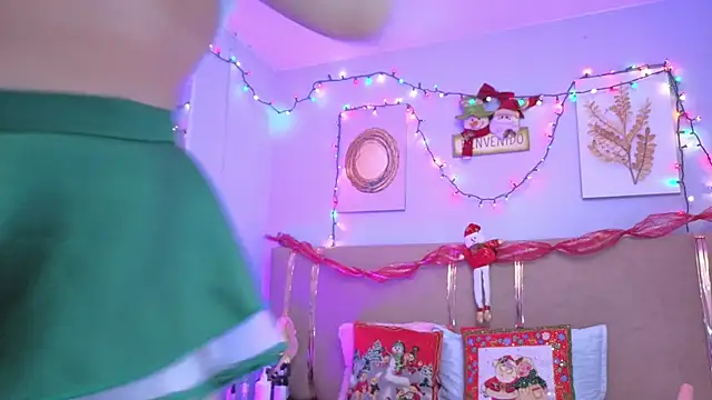 Snapshot of sarah_cruzz_ chatting on 18, 12, 2025 sarah cruzz online show from 18, 12, 2025