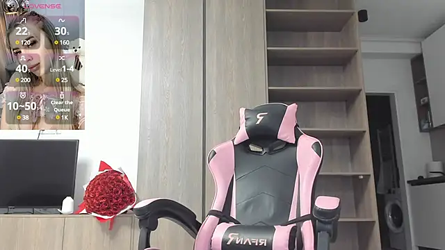 Megan Ros online show from 5, 1, 2025