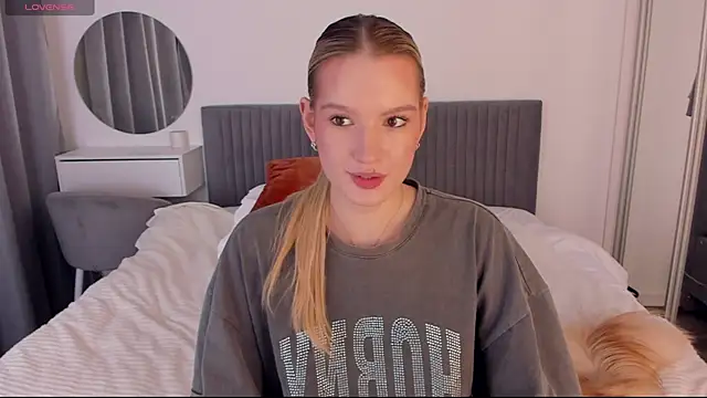 CassieRayss online show from 17, 11, 2025