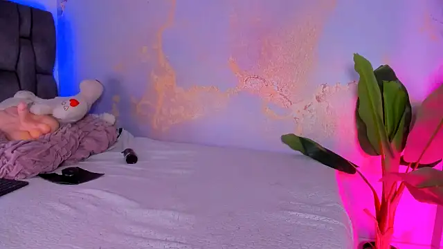 camilawhite   online show from 13, 4, 2026