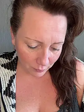 Snapshot of xsexycurvymilf chatting on 20, 1, 2025 xsexycurvymilf online show from 20, 1, 2025