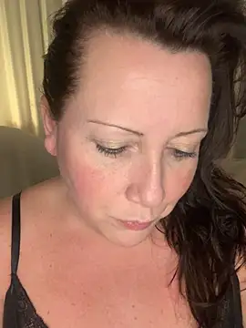 Snapshot of xsexycurvymilf chatting on 17, 2, 2025 xsexycurvymilf online show from 17, 2, 2025