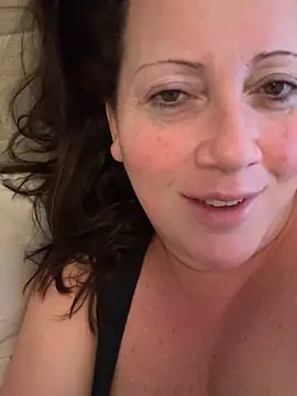 Snapshot of xsexycurvymilf chatting on 5, 3, 2025 xsexycurvymilf online show from 5, 3, 2025