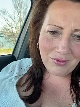 Snapshot of xsexycurvymilf chatting on 8, 3, 2025 xsexycurvymilf online show from 8, 3, 2025