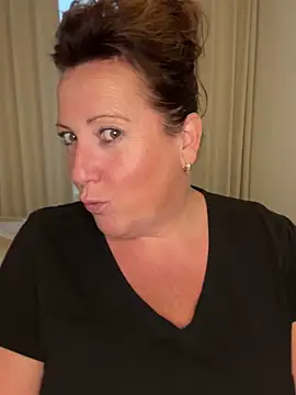 Snapshot of xsexycurvymilf chatting on 8, 10, 2025 xsexycurvymilf online show from 8, 10, 2025