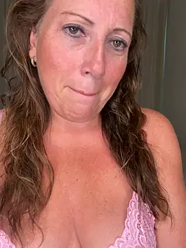 Snapshot of xsexycurvymilf chatting on 8, 7, 2026 xsexycurvymilf online show from 8, 7, 2026