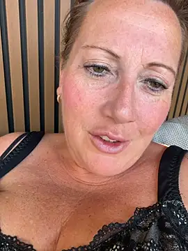 Snapshot of xsexycurvymilf chatting on 15, 7, 2026 xsexycurvymilf online show from 15, 7, 2026