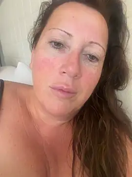 Snapshot of xsexycurvymilf chatting on 26, 7, 2026 xsexycurvymilf online show from 26, 7, 2026