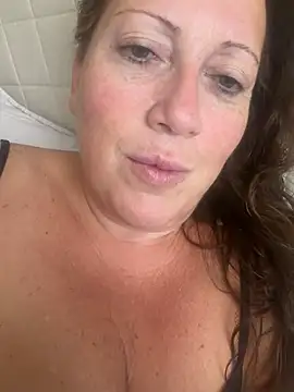 Snapshot of xsexycurvymilf chatting on 30, 7, 2026 xsexycurvymilf online show from 30, 7, 2026
