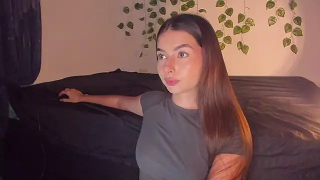 Snapshot of Coralinee_01 chatting on 27, 12, 2024 Coralinee 01 online show from 27, 12, 2024