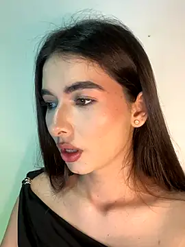 Snapshot of Coralinee_01 chatting on 15, 11, 2025 Coralinee 01 online show from 15, 11, 2025