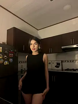 Snapshot of Coralinee_01 chatting on 21, 11, 2025 Coralinee 01 online show from 21, 11, 2025