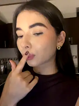 Snapshot of Coralinee_01 chatting on 26, 11, 2025 Coralinee 01 online show from 26, 11, 2025