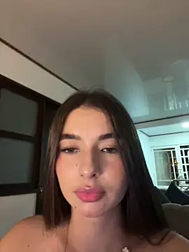Snapshot of Coralinee_01 chatting on 9, 5, 2026 Coralinee 01 online show from 9, 5, 2026