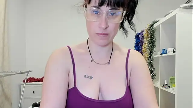 emmita69  online show from 15, 12, 2025