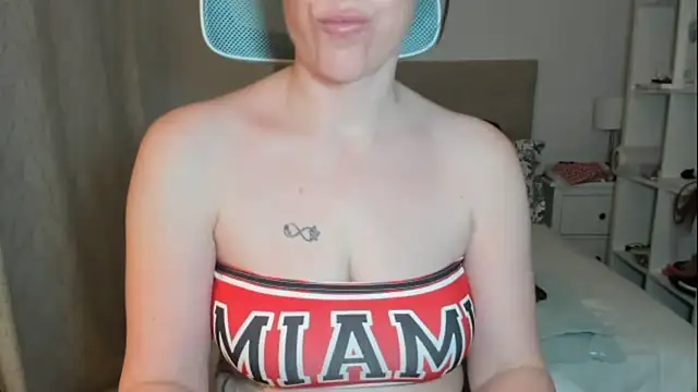Snapshot of emmita69_ chatting on 21, 4, 2026 emmita69 online show from 21, 4, 2026