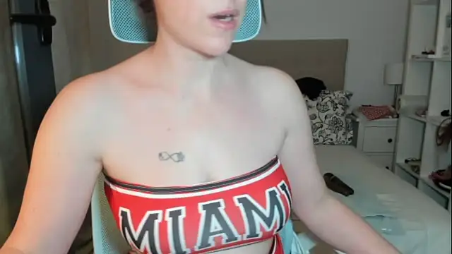 Snapshot of emmita69_ chatting on 21, 4, 2026 emmita69 online show from 21, 4, 2026