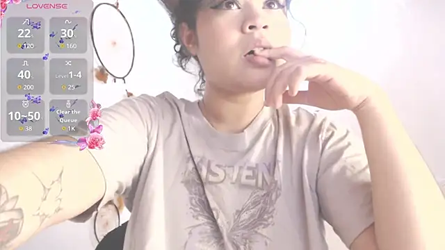 Snapshot of Amara18_ chatting on 4, 10, 2025 Amara18 online show from 4, 10, 2025