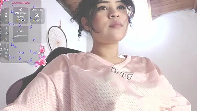 Snapshot of Amara18_ chatting on 10, 11, 2025 Amara18 online show from 10, 11, 2025