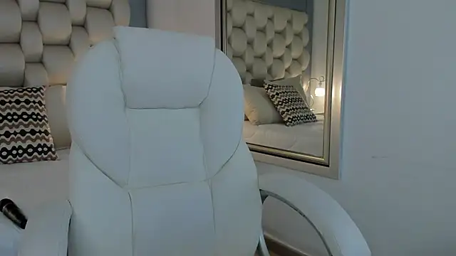 Snapshot of Helleamazing chatting on 8, 3, 2025 Helleamazing online show from 8, 3, 2025