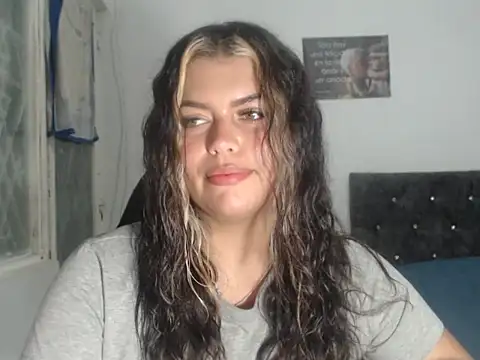 Snapshot of sweetkitty_16 chatting on 24, 9, 2025 sweetkitty 16 online show from 24, 9, 2025