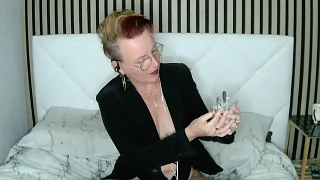 xxNoeliaxx online show from 22, 2, 2025