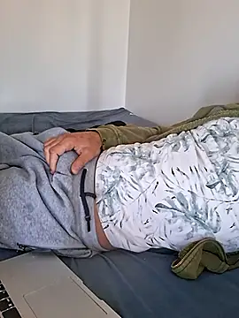 Snapshot of molozeb chatting on 15, 10, 2025 molozeb online show from 15, 10, 2025