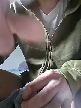 Snapshot of molozeb chatting on 15, 12, 2025 molozeb online show from 15, 12, 2025