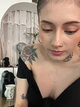 Snapshot of LiliJones_ chatting on 17, 4, 2026 LiliJones online show from 17, 4, 2026