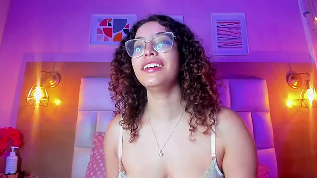 Snapshot of Dollar-girl chatting on 9, 1, 2025 Dollar-girl online show from 9, 1, 2025