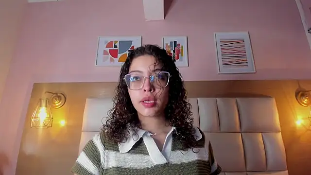 Snapshot of Dollar-girl chatting on 13, 1, 2025 Dollar-girl online show from 13, 1, 2025