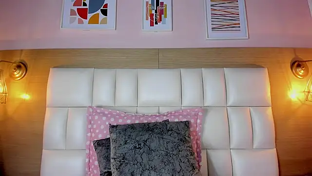 Snapshot of Dollar-girl chatting on 22, 1, 2025 Dollar-girl online show from 22, 1, 2025