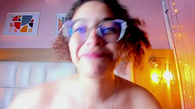 Snapshot of Dollar-girl chatting on 8, 2, 2025 Dollar-girl online show from 8, 2, 2025