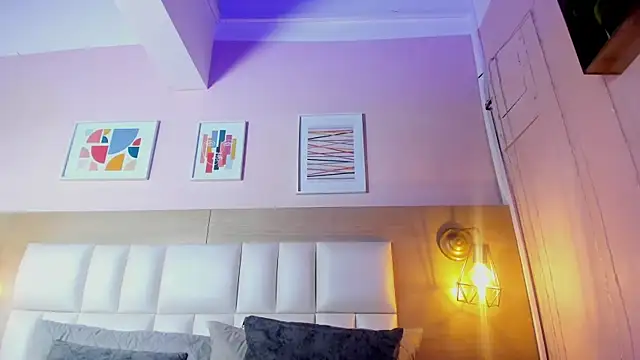 Snapshot of Dollar-girl chatting on 3, 3, 2025 Dollar-girl online show from 3, 3, 2025