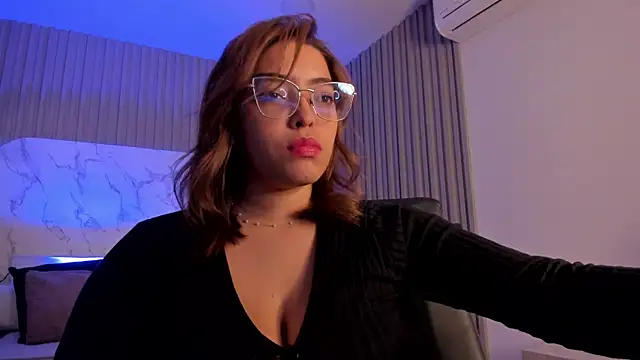 Snapshot of Dollar-girl chatting on 14, 7, 2026 Dollar-girl online show from 14, 7, 2026